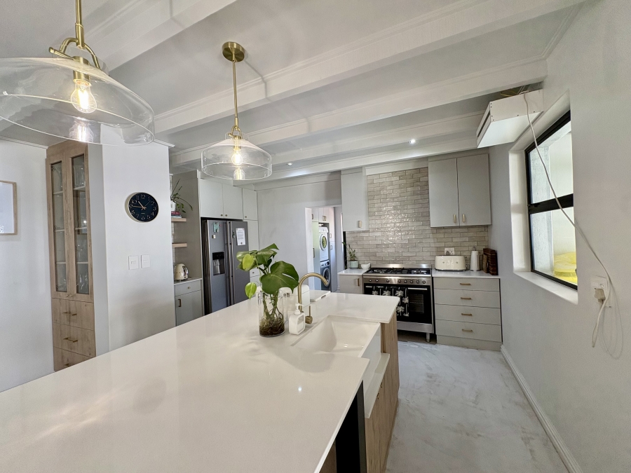 4 Bedroom Property for Sale in Hoog En Droog Western Cape